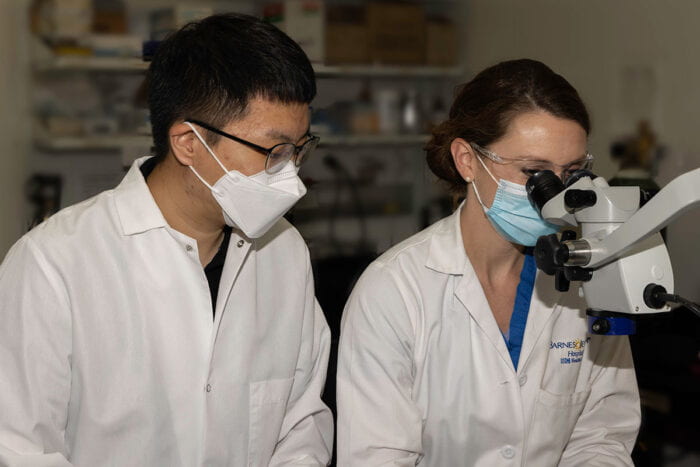 Yong-Hyun Han, PhD, (left) and co-author and Washington University surgical resident Emily Onufer, MD